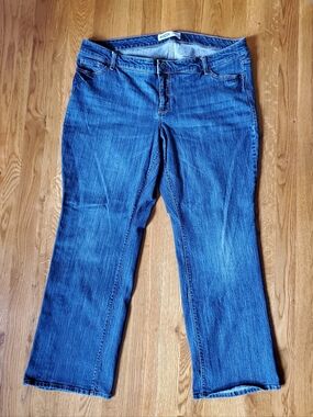Old Navy Denim Blue Jeans. Size: 22.